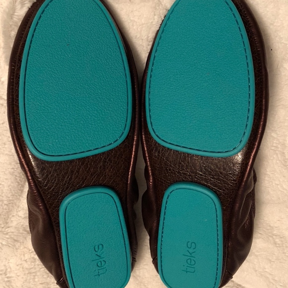 **SOLD**  BNIB Raspberry Truffle Tieks - Size 8 - Picture 2 of 4